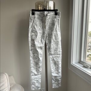 BEVY FLOG Silver Gray Camouflage Pants